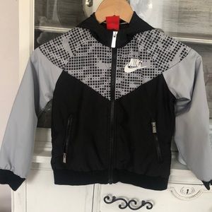 Kids Medium Nike wind jacket